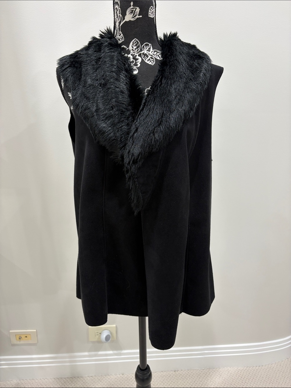 Chico's black vest with faux fur collar size 2